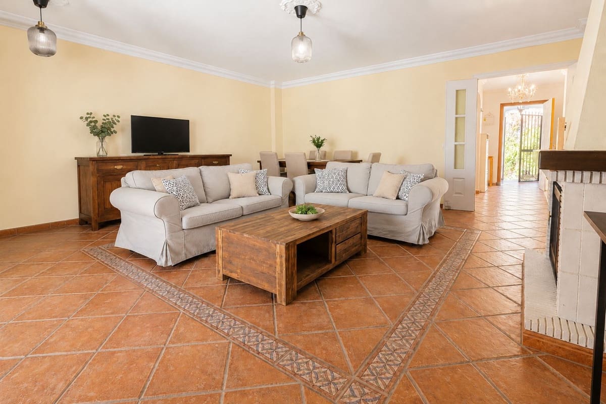 3 bedroom Townhouse for sale in La Alcaidesa with pool garage - € 325,000 (Ref: 10004583)