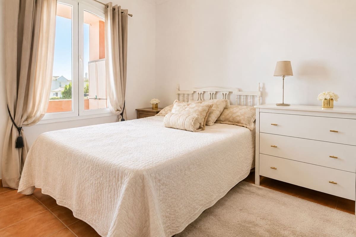 3 bedroom Townhouse for sale in La Alcaidesa with pool garage - € 325,000 (Ref: 10004583)