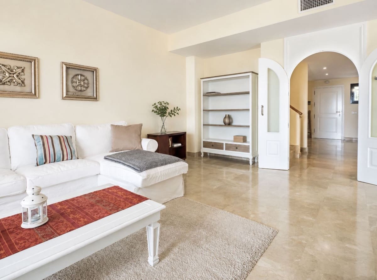 3 sovrum Radhus till salu i La Alcaidesa med pool garage - 630 000 € (Ref: 10004841)