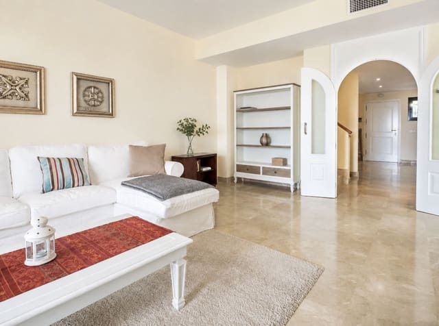 3 sovrum Radhus till salu i La Alcaidesa med pool garage - 630 000 € (Ref: 10004841)