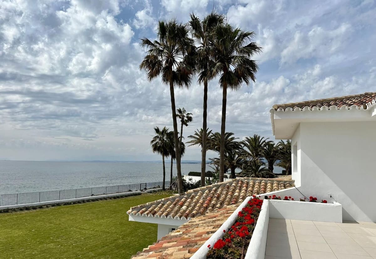 8 quarto Moradia para venda em Estepona com piscina garagem - 14 000 000 € (Ref: 10012520)