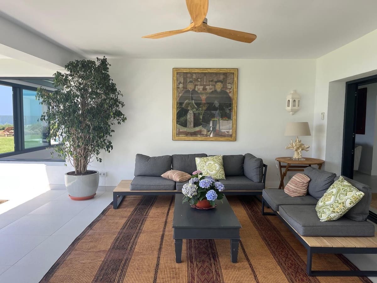 8 quarto Moradia para venda em Estepona com piscina garagem - 14 000 000 € (Ref: 10012520)
