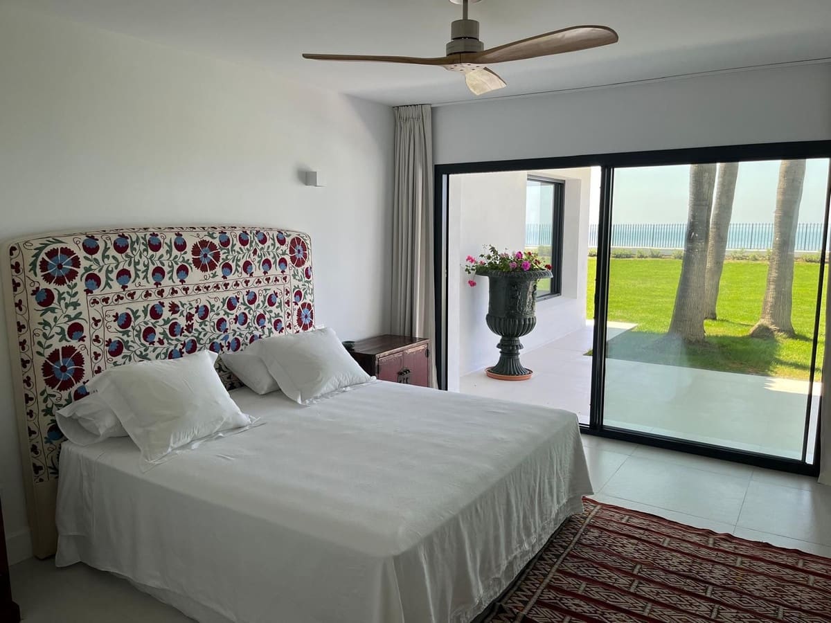 8 quarto Moradia para venda em Estepona com piscina garagem - 14 000 000 € (Ref: 10012520)