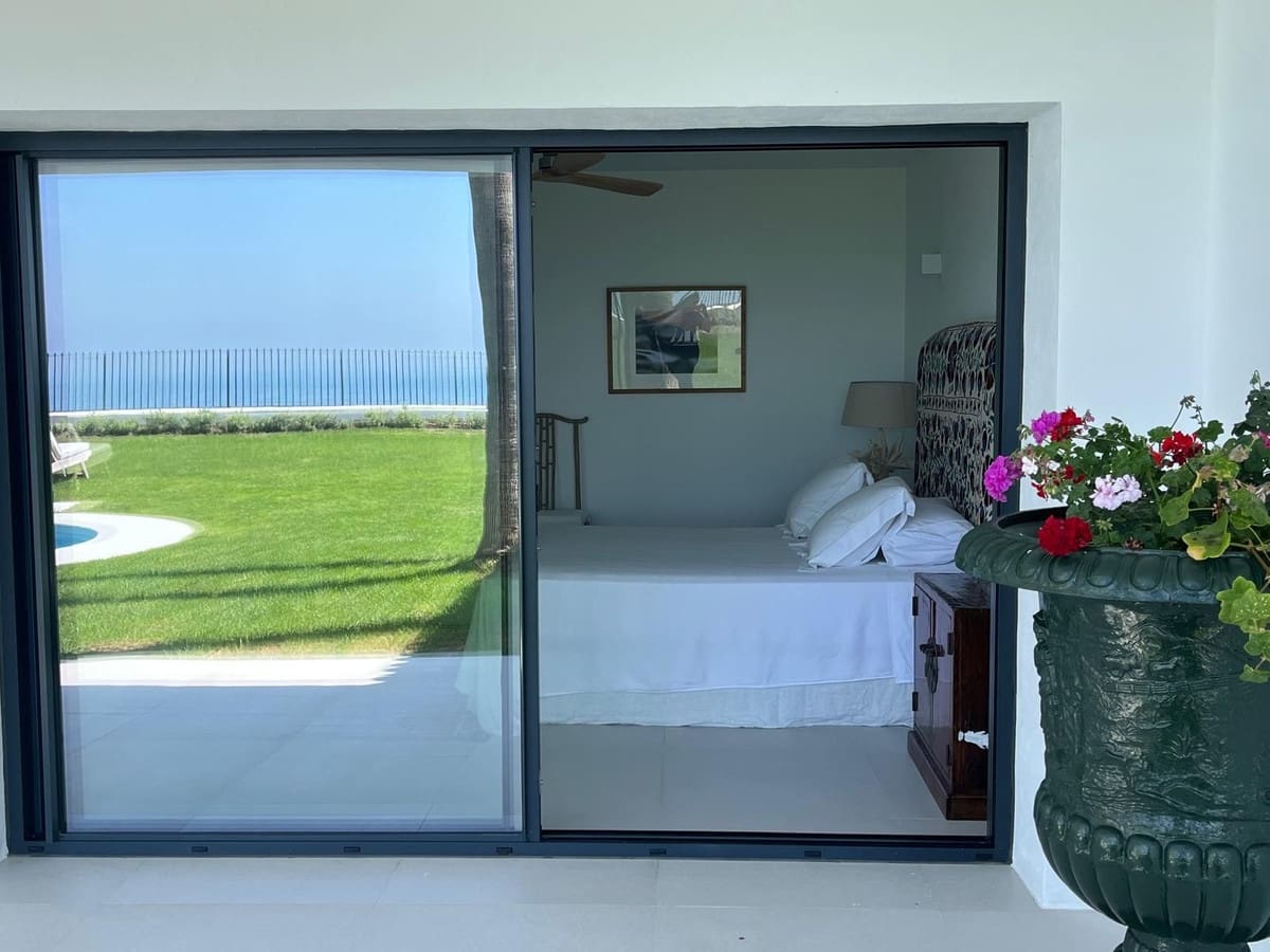 8 quarto Moradia para venda em Estepona com piscina garagem - 14 000 000 € (Ref: 10012520)