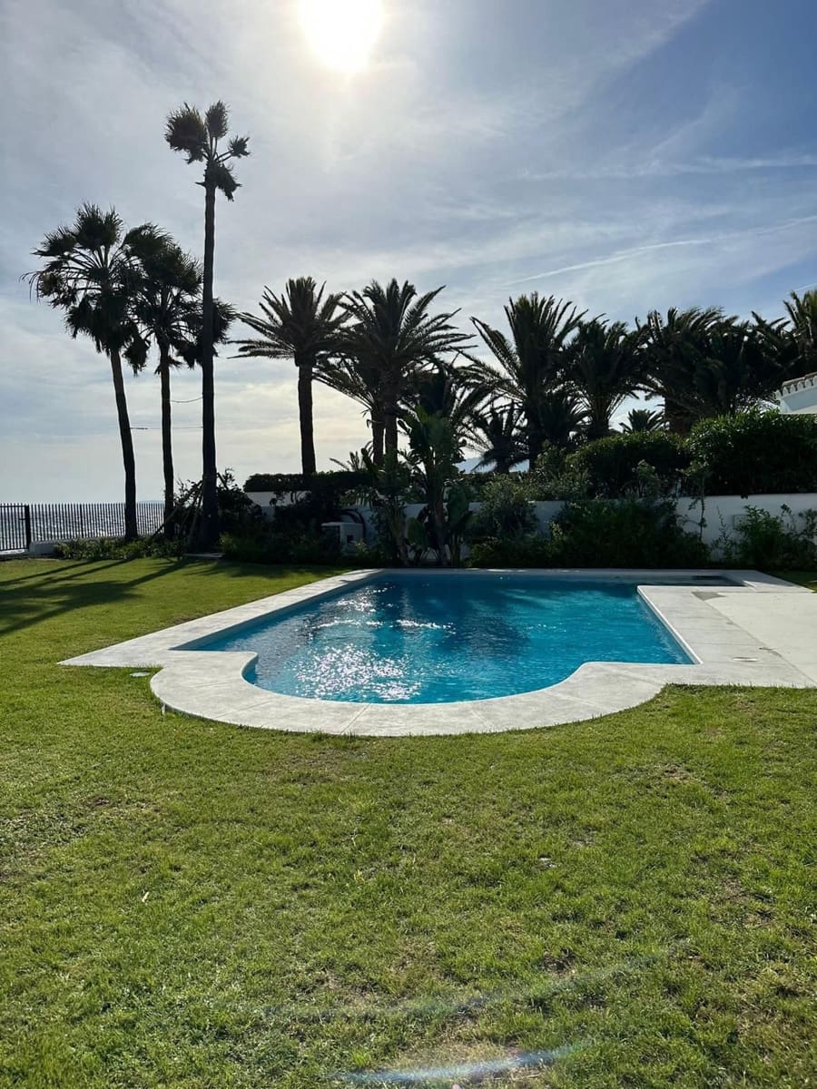 8 quarto Moradia para venda em Estepona com piscina garagem - 14 000 000 € (Ref: 10012520)