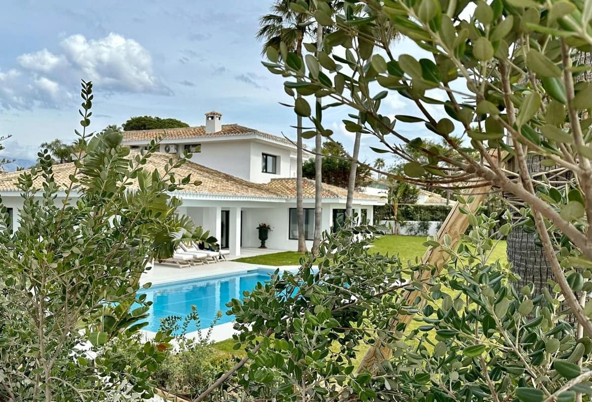 8 quarto Moradia para venda em Estepona com piscina garagem - 14 000 000 € (Ref: 10012520)