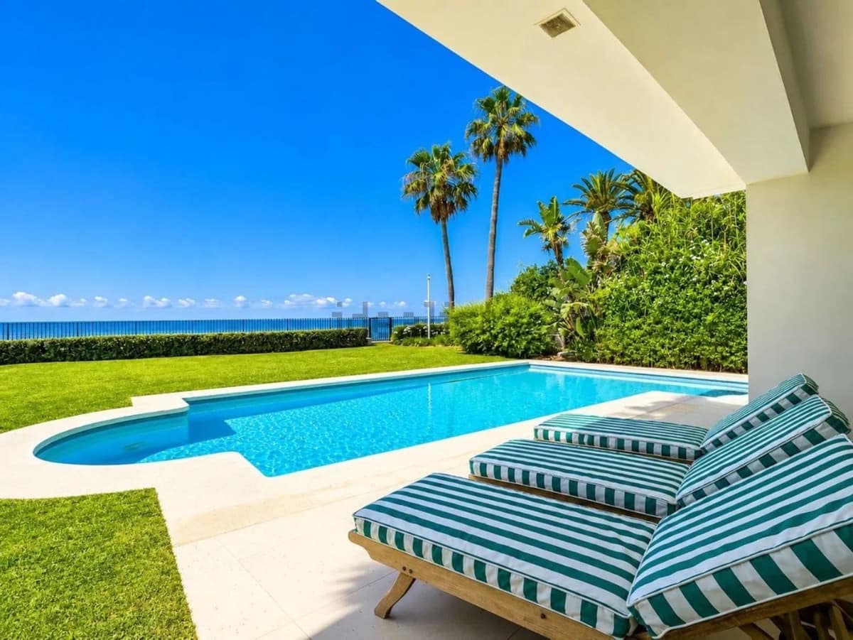 8 sypialnia Willa na kwatery wakacyjne w Estepona z basenem garażem - 15 000 € (Ref: 10012522)