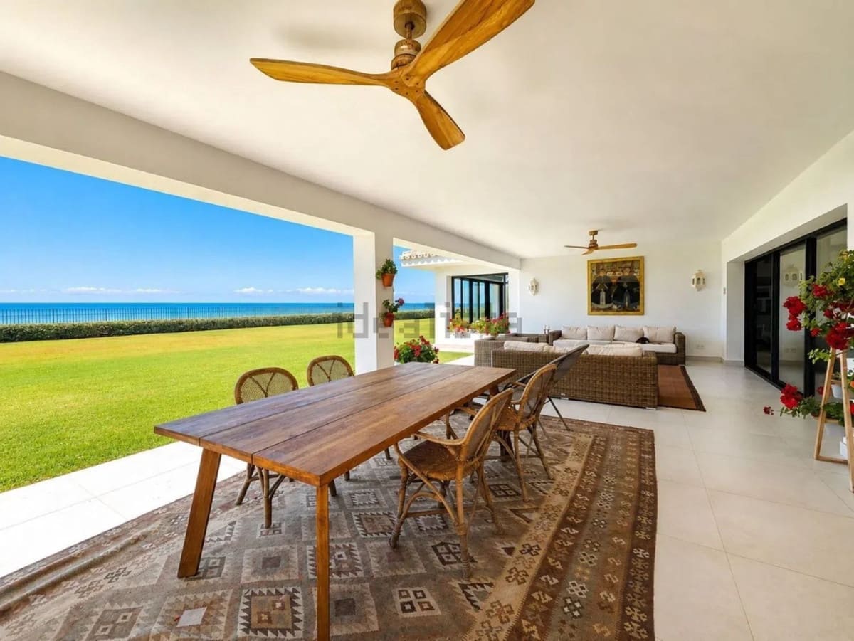 8 sypialnia Willa na kwatery wakacyjne w Estepona z basenem garażem - 15 000 € (Ref: 10012522)