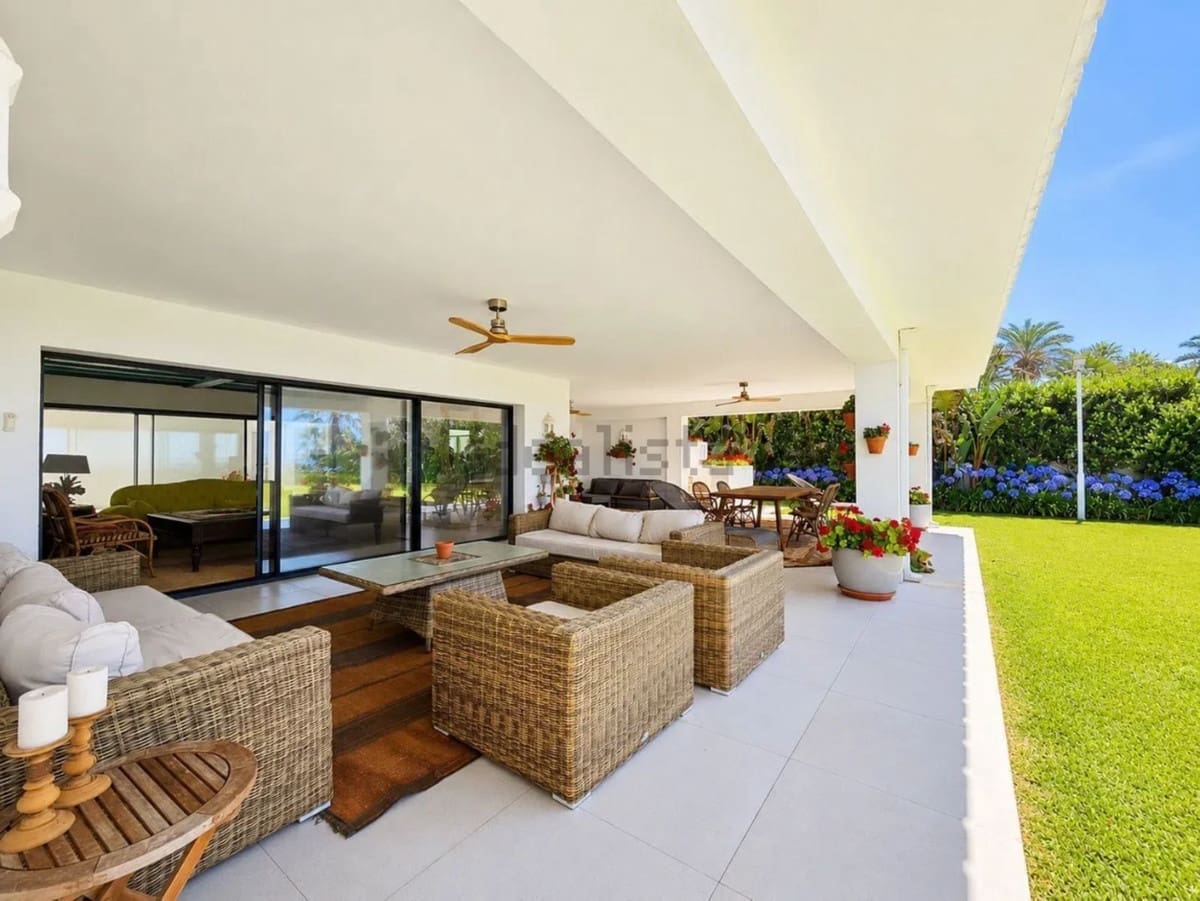 8 sypialnia Willa na kwatery wakacyjne w Estepona z basenem garażem - 15 000 € (Ref: 10012522)