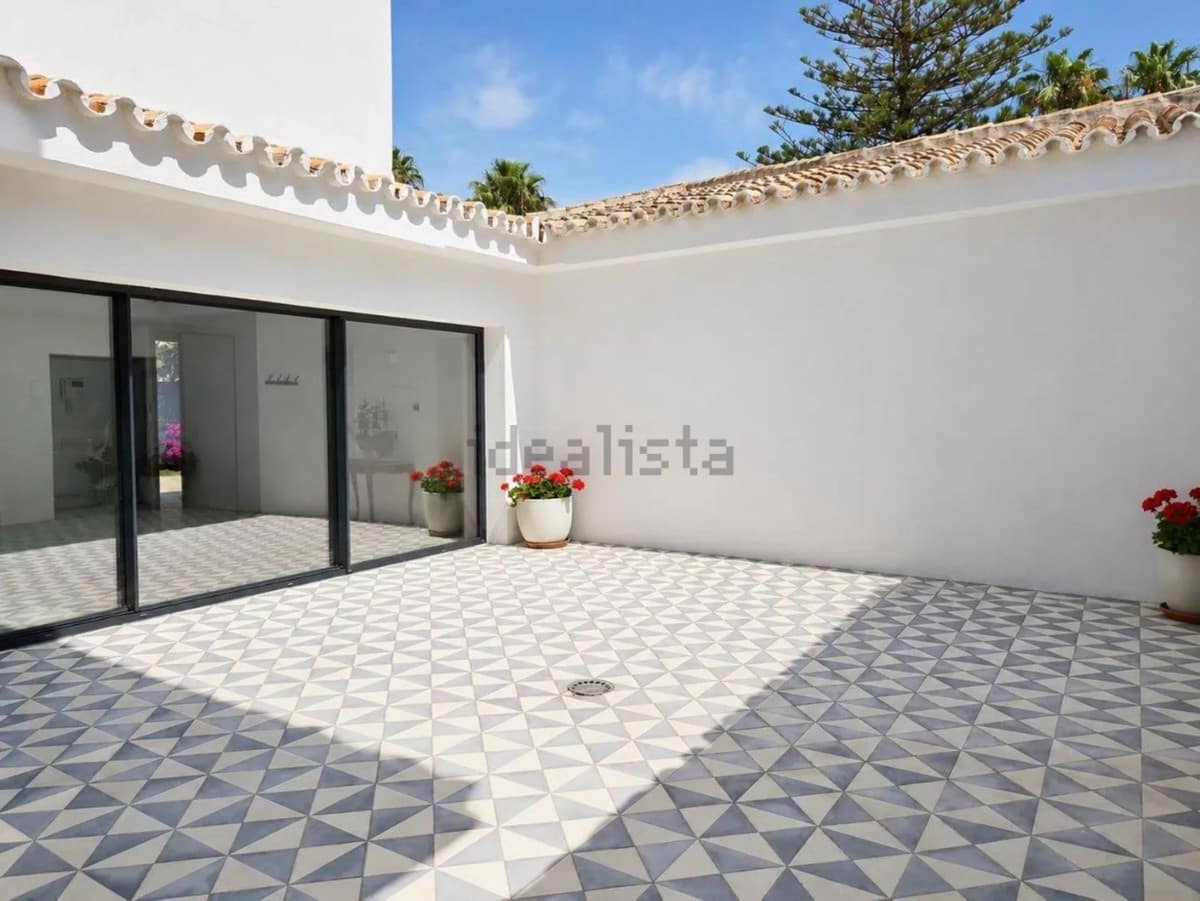8 sypialnia Willa na kwatery wakacyjne w Estepona z basenem garażem - 15 000 € (Ref: 10012522)