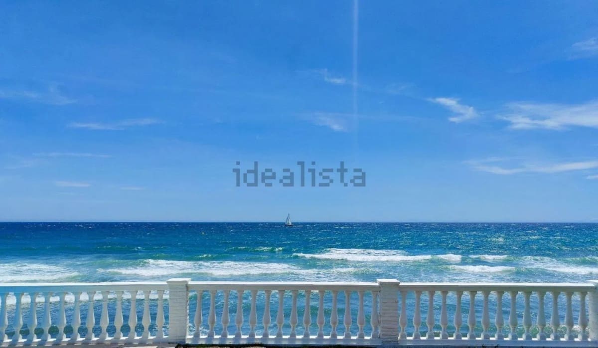 8 sypialnia Willa na kwatery wakacyjne w Estepona z basenem garażem - 15 000 € (Ref: 10012522)
