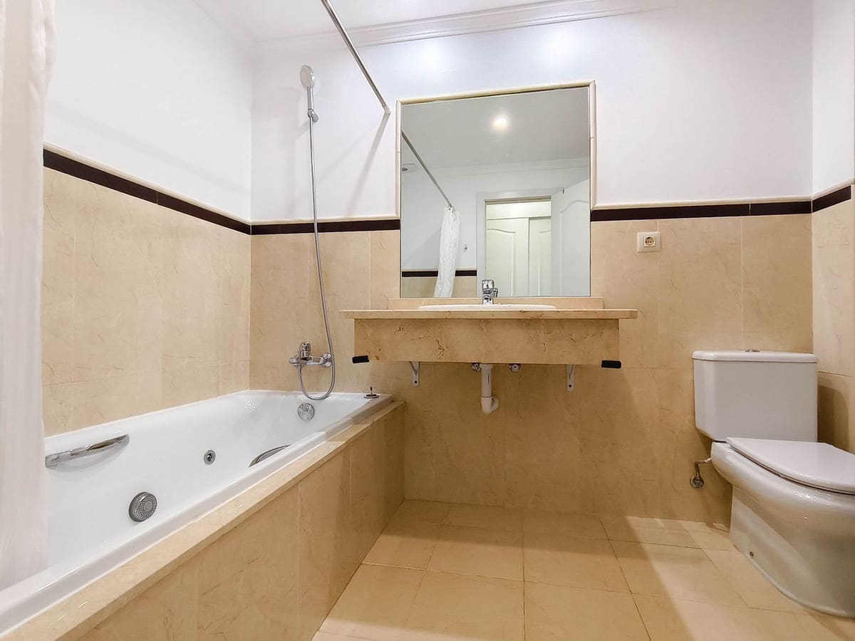 Ático de 2 habitaciones en La Alcaidesa en alquiler con piscina garaje - 1.400 € (Ref: 10021434)