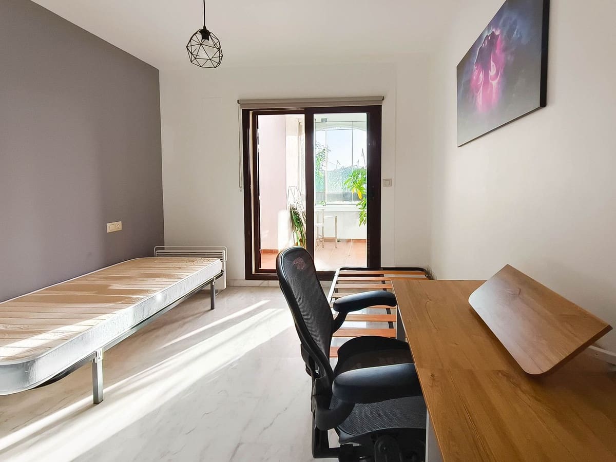 Ático de 2 habitaciones en La Alcaidesa en alquiler con piscina garaje - 1.400 € (Ref: 10021434)