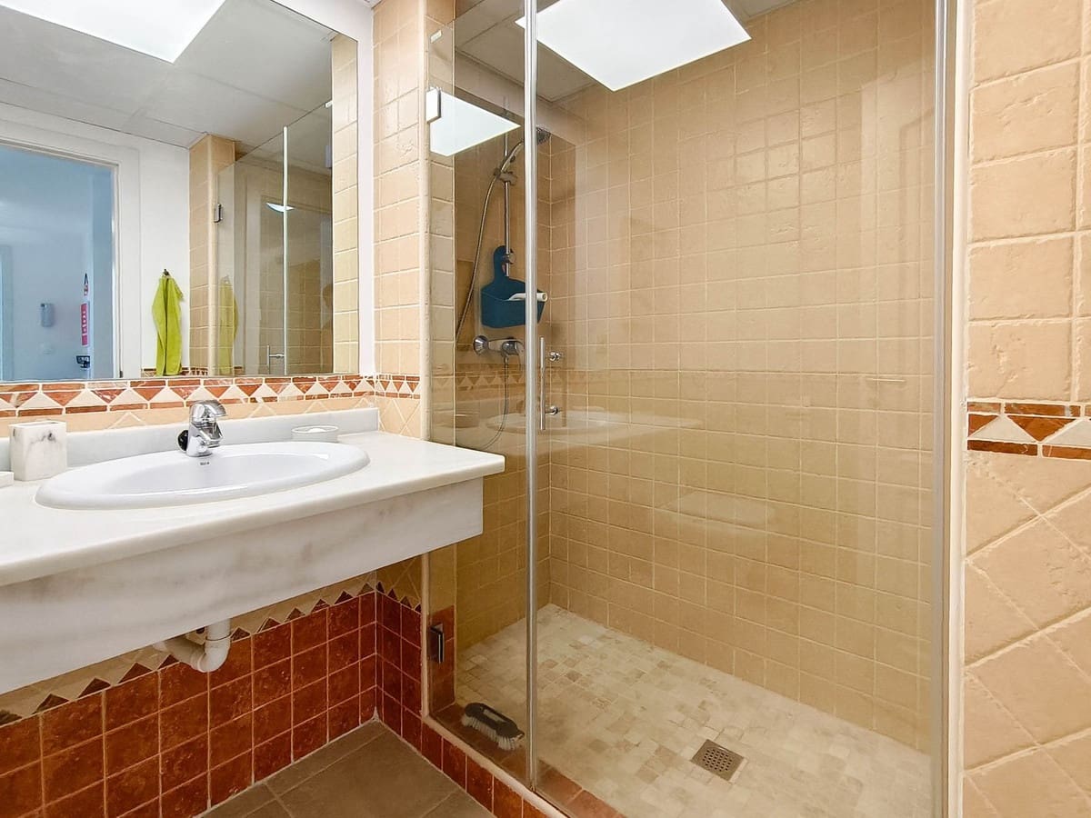 Ático de 2 habitaciones en La Alcaidesa en alquiler con piscina garaje - 1.400 € (Ref: 10021434)