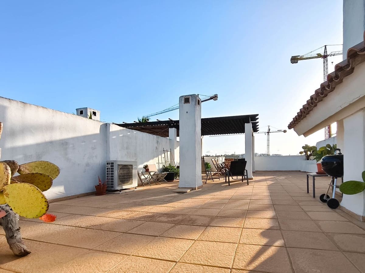 Ático de 2 habitaciones en La Alcaidesa en alquiler con piscina garaje - 1.400 € (Ref: 10021434)