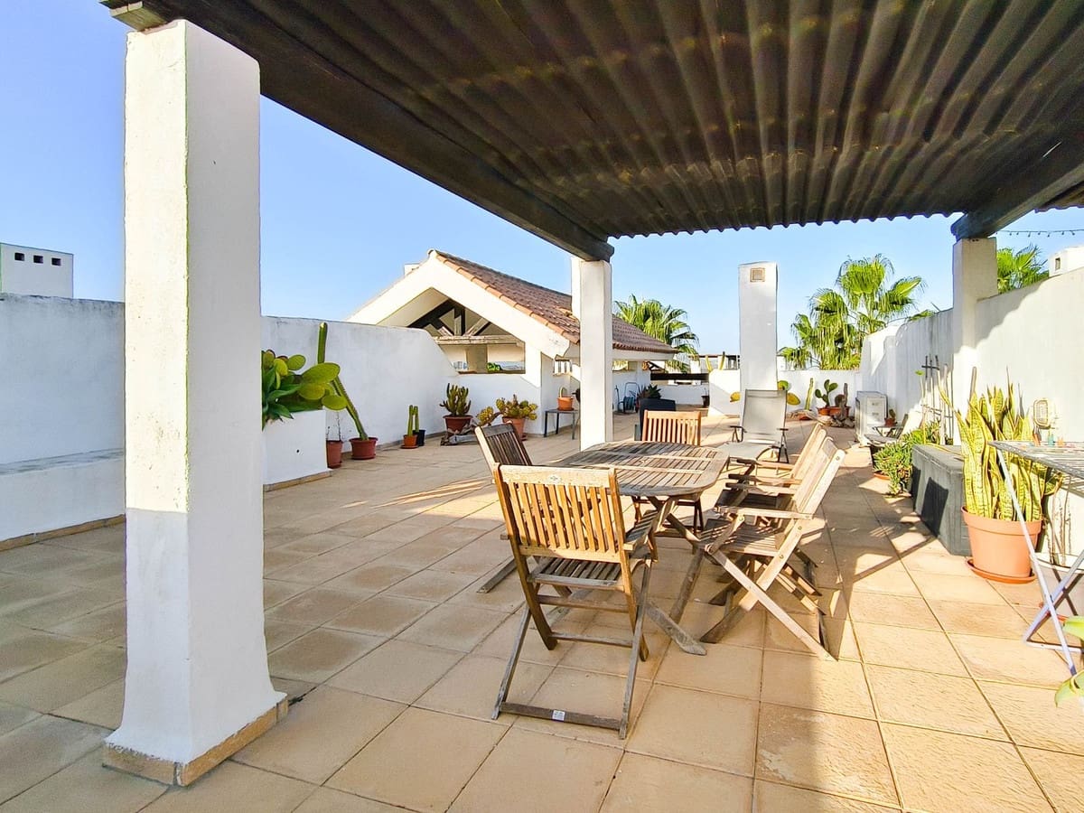 Ático de 2 habitaciones en La Alcaidesa en alquiler con piscina garaje - 1.400 € (Ref: 10021434)