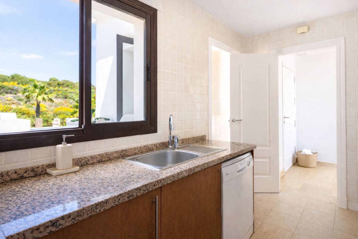 3 Zimmer Penthouse zu vermieten in La Alcaidesa mit Pool Garage - 2.300 € (Ref: 10024874)