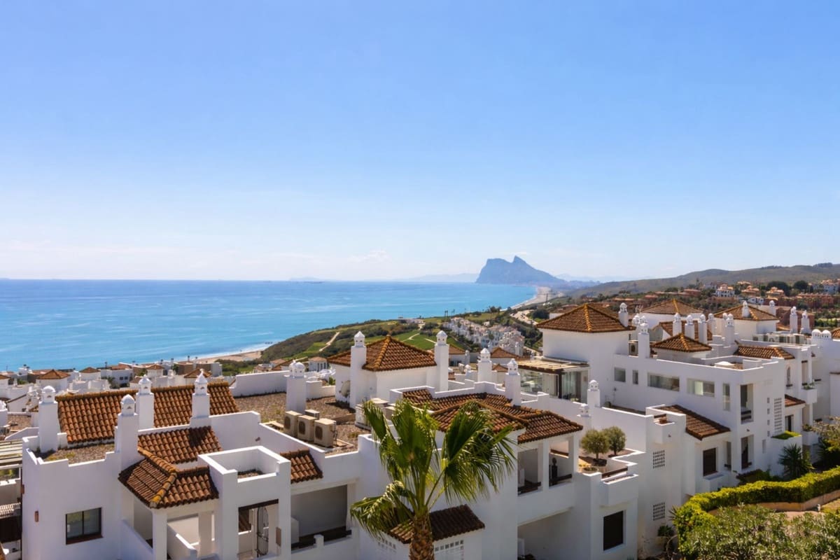 3 Zimmer Penthouse zu vermieten in La Alcaidesa mit Pool Garage - 2.300 € (Ref: 10024874)