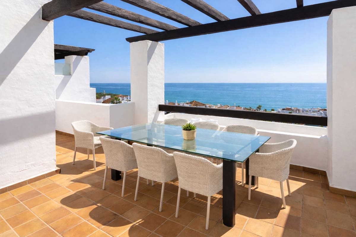 3 Zimmer Penthouse zu vermieten in La Alcaidesa mit Pool Garage - 2.300 € (Ref: 10024874)