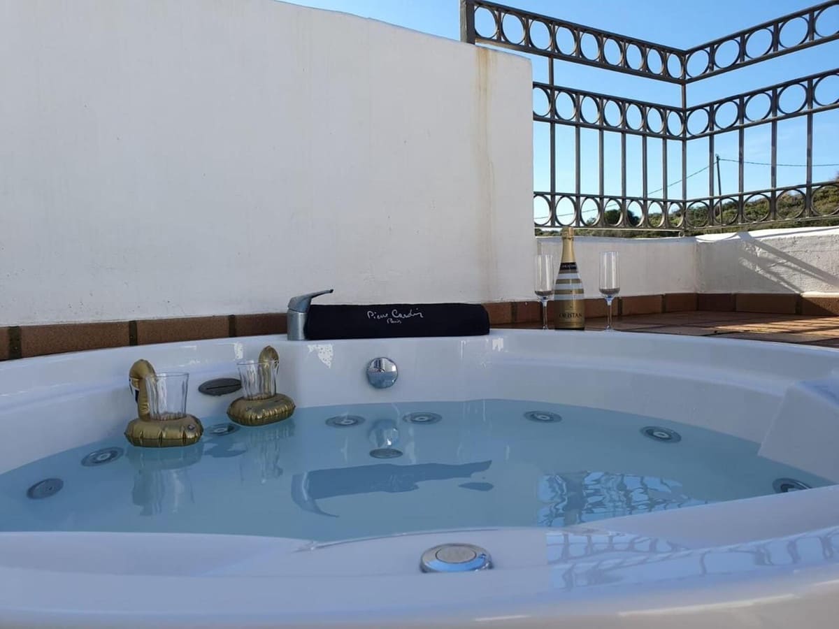 3 bedroom Townhouse for rent in La Alcaidesa with pool garage - € 2,500 (Ref: 10026562)