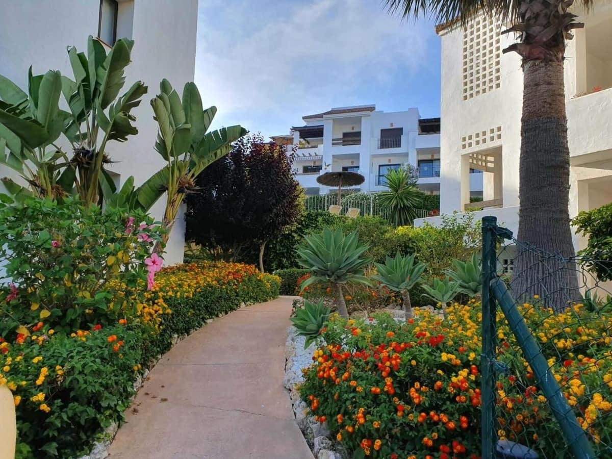 3 bedroom Townhouse for rent in La Alcaidesa with pool garage - € 2,500 (Ref: 10026562)