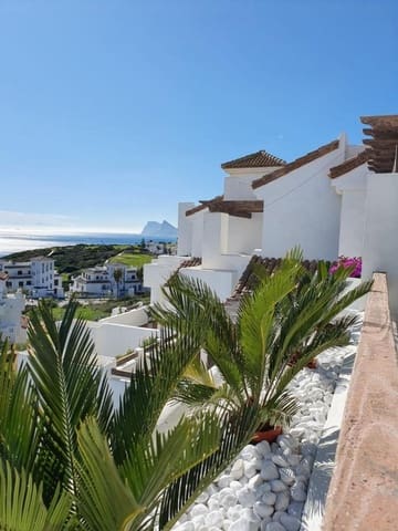 3 bedroom Townhouse for rent in La Alcaidesa with pool garage - € 2,500 (Ref: 10026562)