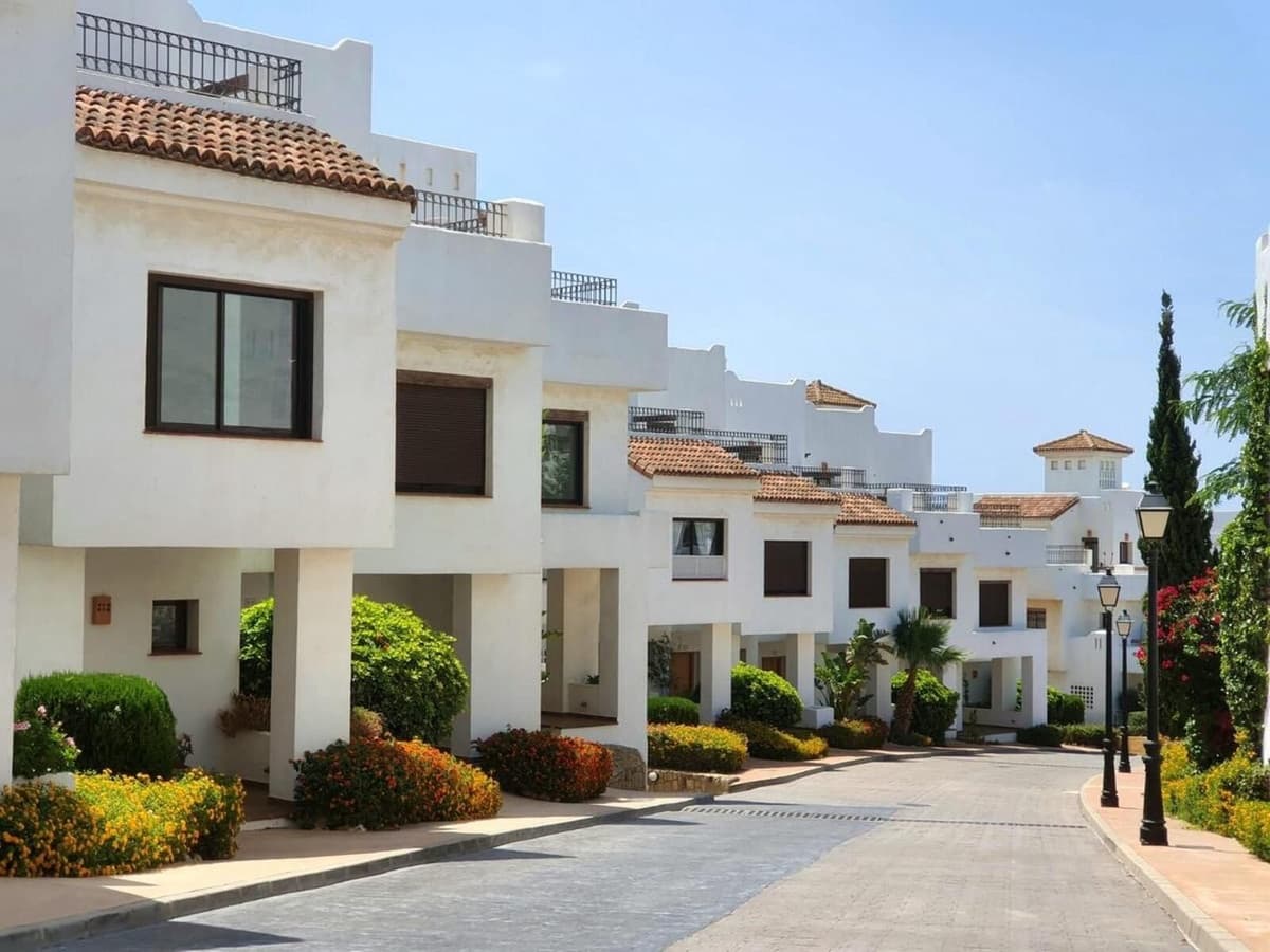 3 bedroom Townhouse for rent in La Alcaidesa with pool garage - € 2,500 (Ref: 10026562)