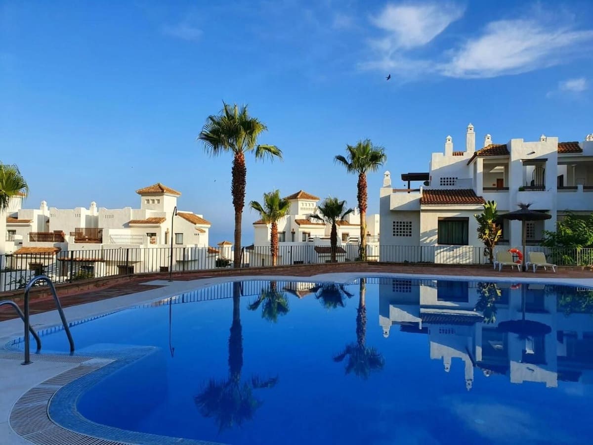 3 bedroom Townhouse for rent in La Alcaidesa with pool garage - € 2,500 (Ref: 10026562)