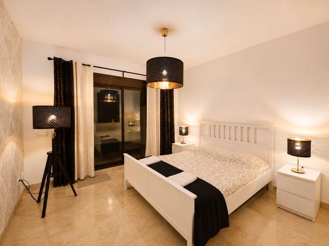 3 sypialnia Dom do wynajęcia w La Alcaidesa z basenem garażem - 2 500 € (Ref: 10026562)
