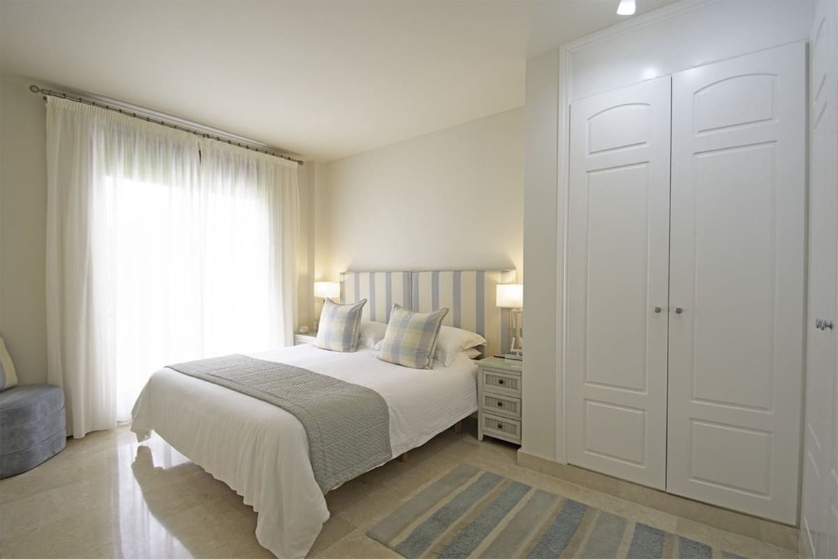 Apartamento de 2 habitaciones en La Alcaidesa en venta con piscina garaje - 295.000 € (Ref: 10034448)