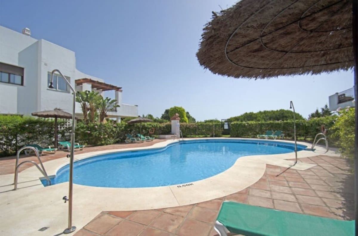 Apartamento de 2 habitaciones en La Alcaidesa en venta con piscina garaje - 295.000 € (Ref: 10034448)