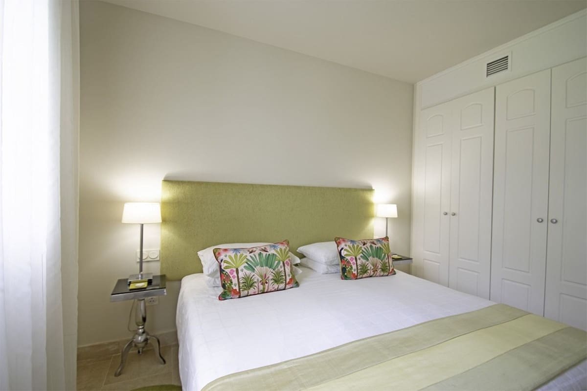 Apartamento de 2 habitaciones en La Alcaidesa en venta con piscina garaje - 295.000 € (Ref: 10034448)