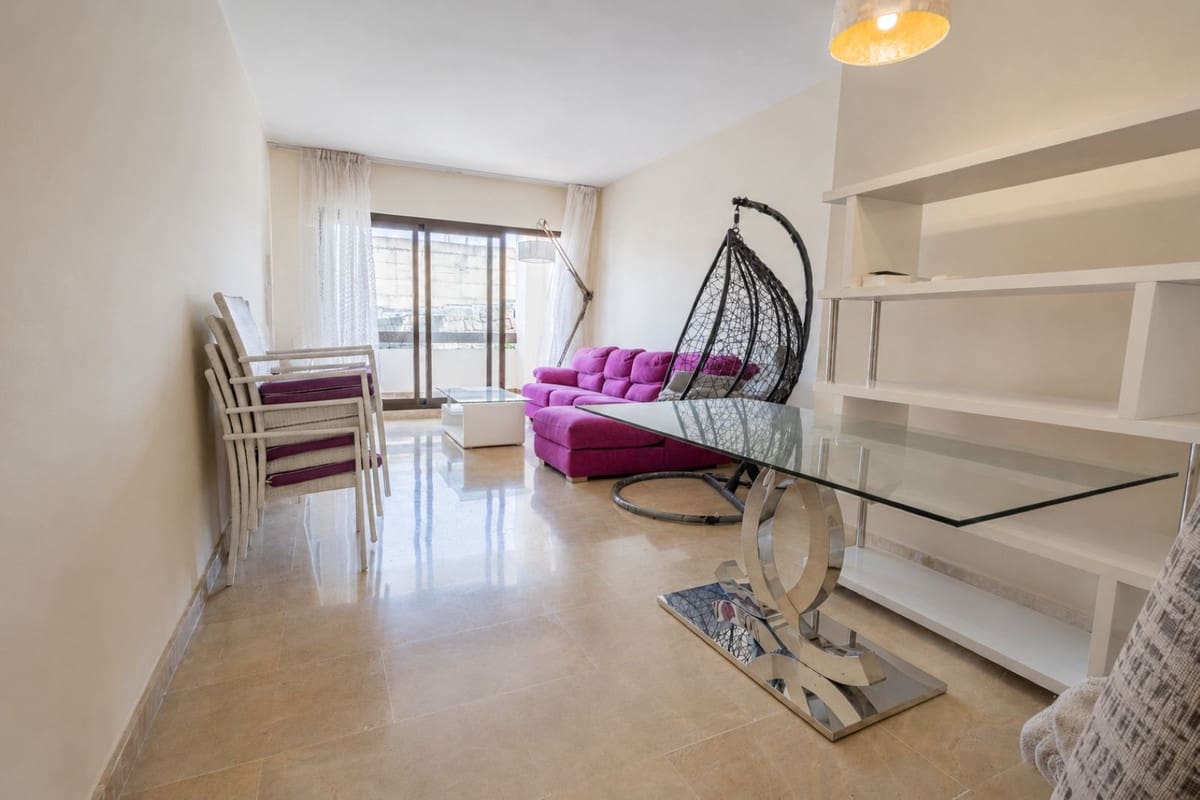 Apartamento de 2 habitaciones en La Alcaidesa en venta con piscina garaje - 300.000 € (Ref: 10039281)