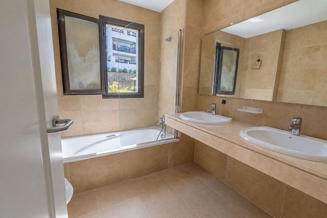 2 slaapkamer Appartement te koop in La Alcaidesa met zwembad garage - € 300.000 (Ref: 10039281)