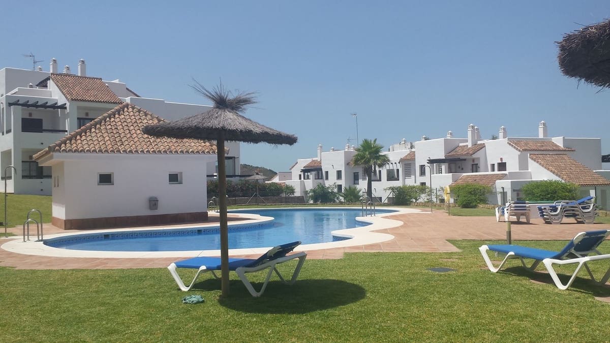 Apartamento de 2 habitaciones en La Alcaidesa en venta con piscina garaje - 300.000 € (Ref: 10039281)