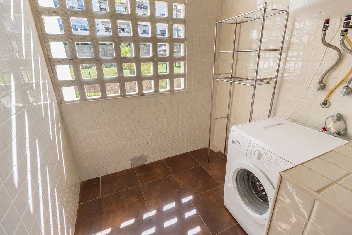 Apartamento de 2 habitaciones en La Alcaidesa en venta con piscina garaje - 300.000 € (Ref: 10039281)