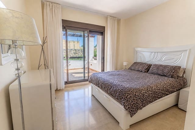 2 slaapkamer Appartement te koop in La Alcaidesa met zwembad garage - € 300.000 (Ref: 10039281)