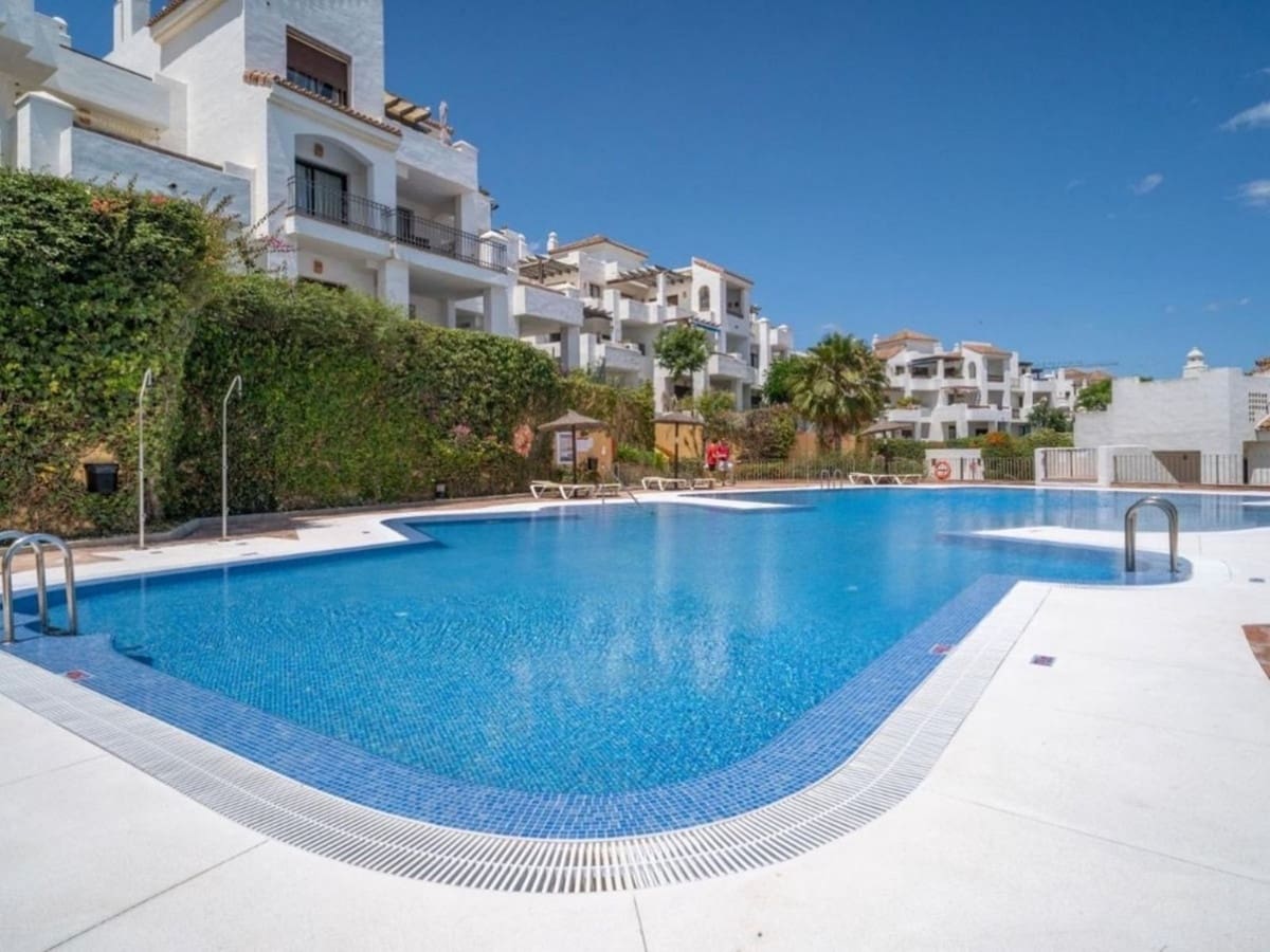 2 sovrum Lägenhet till salu i La Alcaidesa med pool garage - 440 000 € (Ref: 10044161)