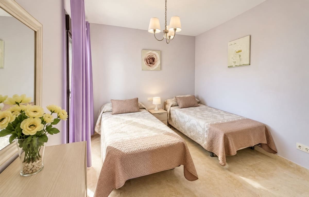 2 bedroom Apartment for sale in La Alcaidesa with pool garage - € 440,000 (Ref: 10044161)