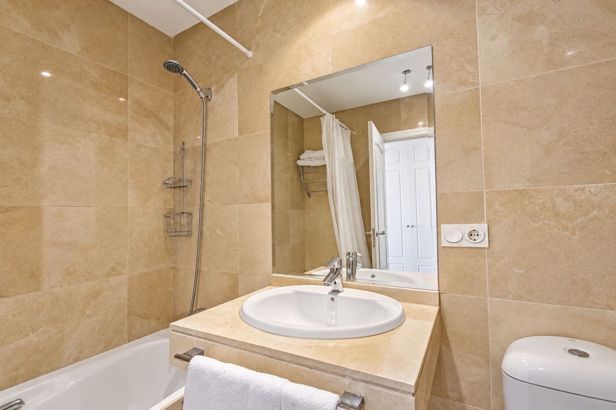 2 bedroom Apartment for sale in La Alcaidesa with pool garage - € 440,000 (Ref: 10044161)