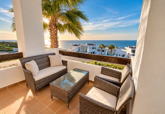 2 chambre Appartement à vendre à La Alcaidesa avec piscine garage - 440 000 € (Ref: 10044161)
