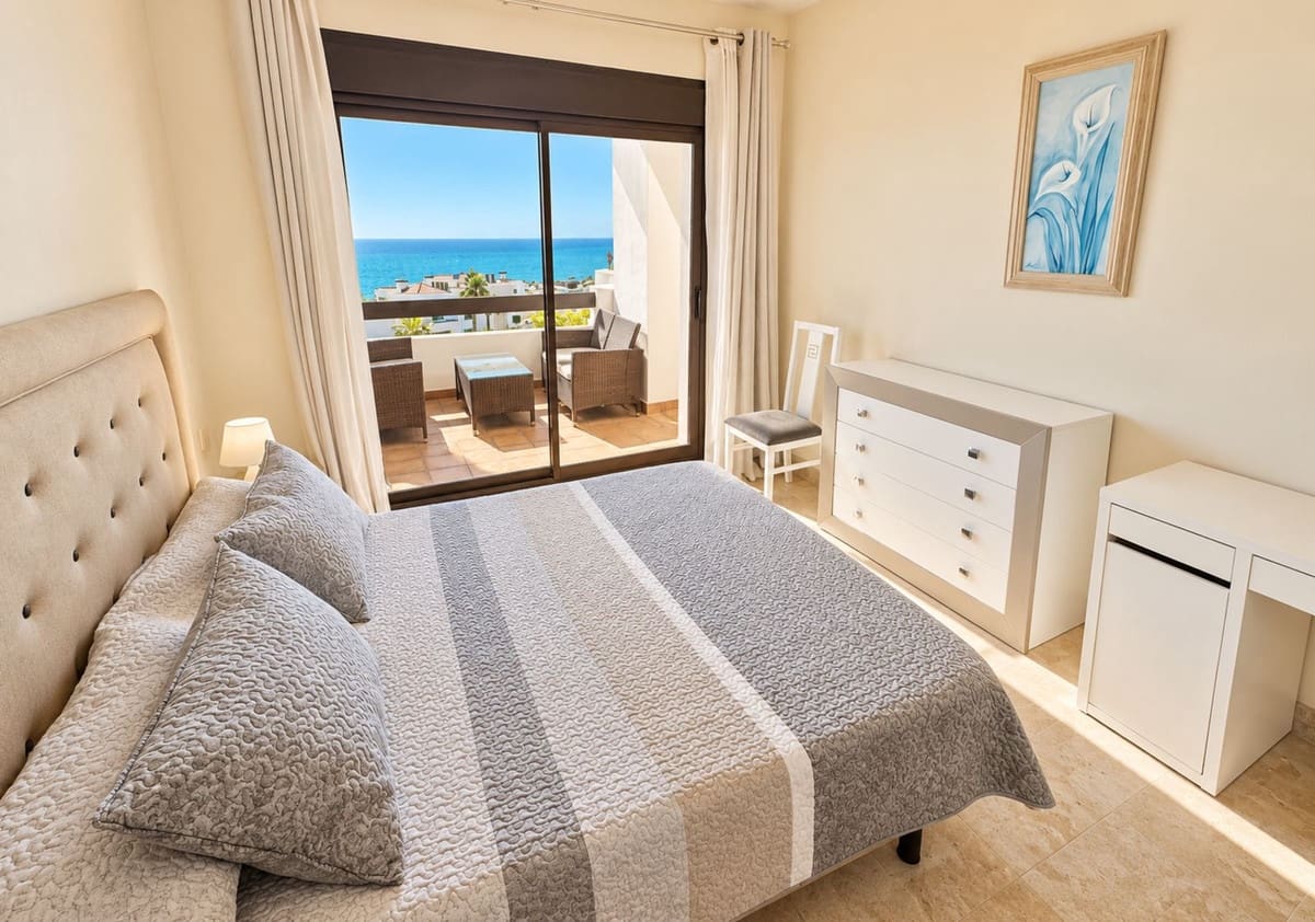2 bedroom Apartment for sale in La Alcaidesa with pool garage - € 440,000 (Ref: 10044161)
