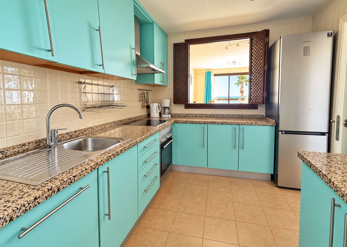 2 bedroom Apartment for sale in La Alcaidesa with pool garage - € 440,000 (Ref: 10044161)