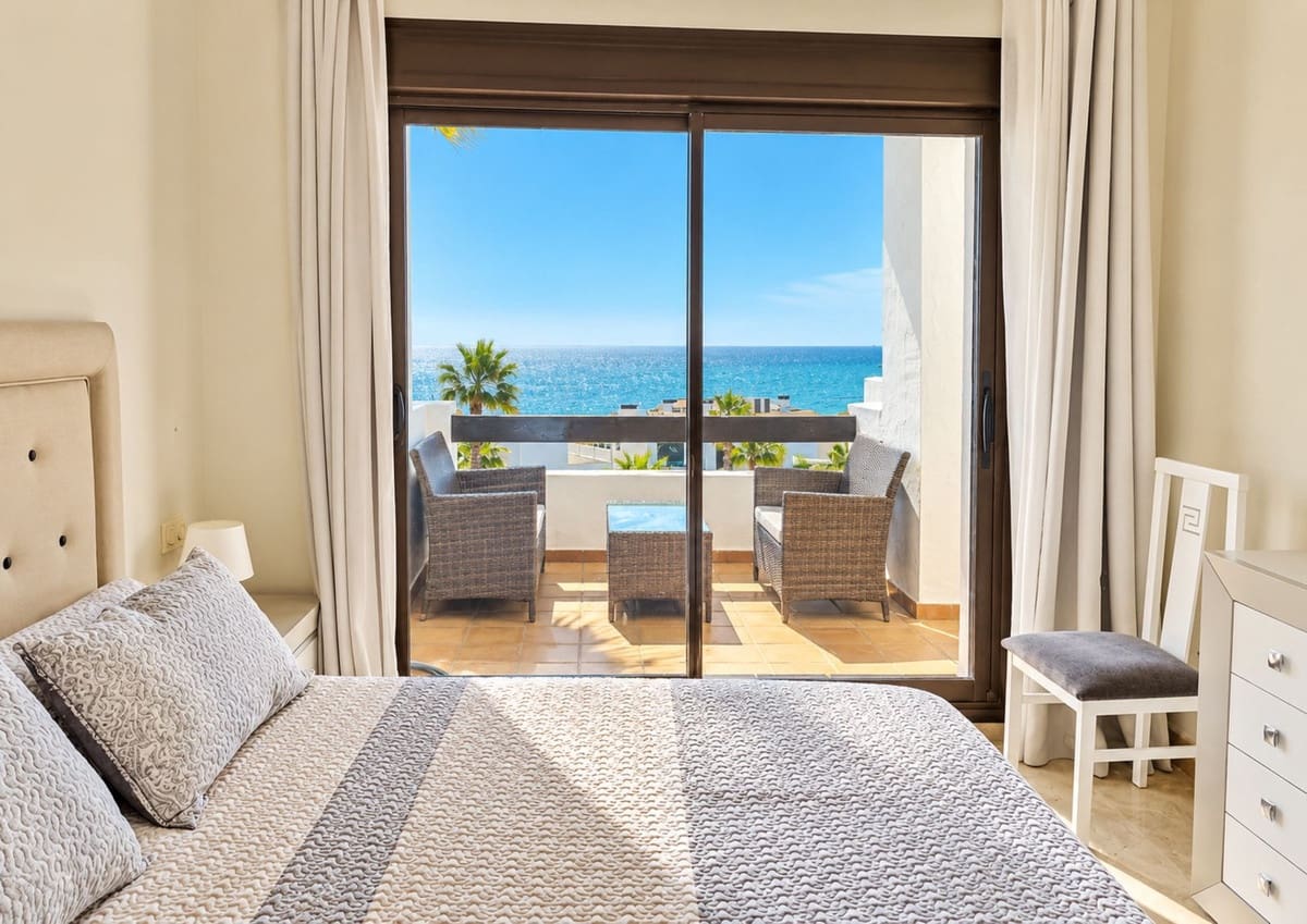 2 bedroom Apartment for sale in La Alcaidesa with pool garage - € 440,000 (Ref: 10044161)