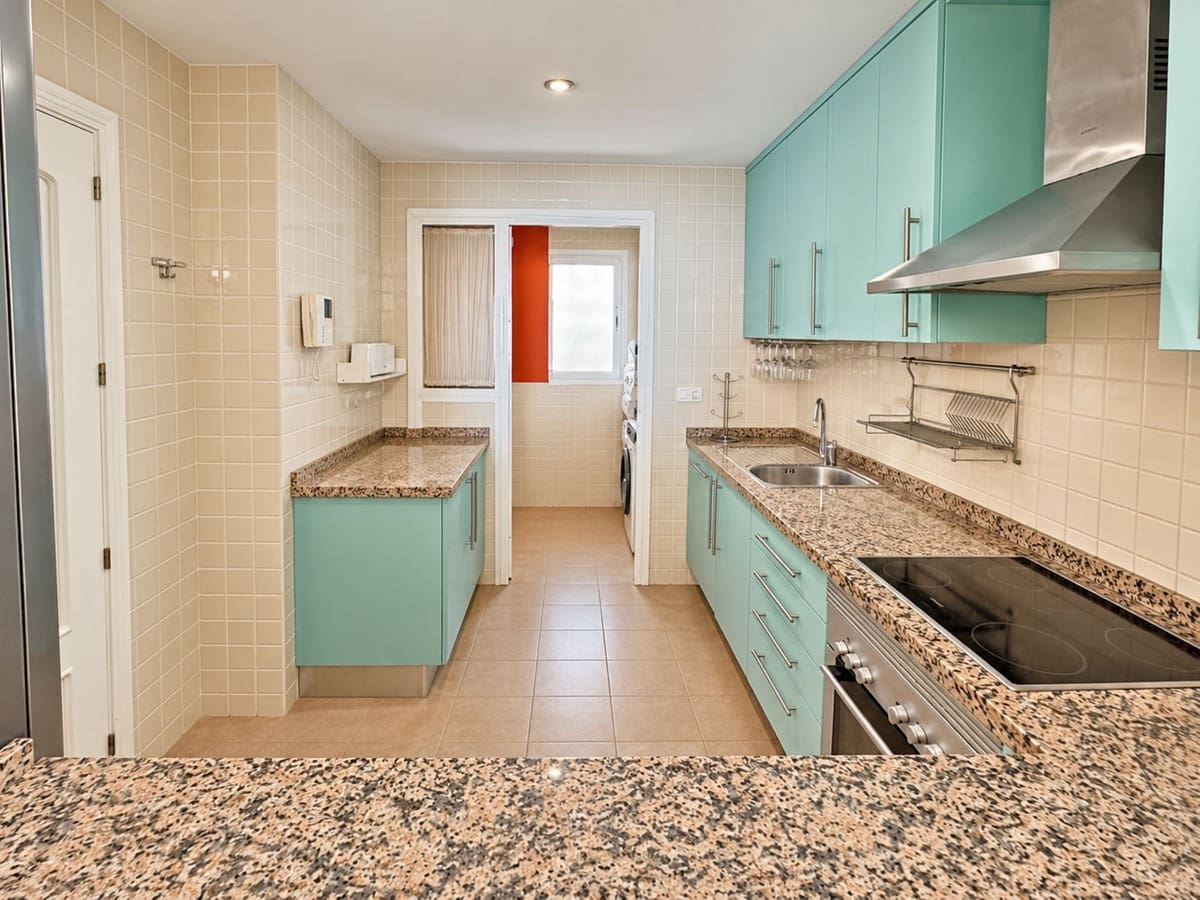 2 bedroom Apartment for sale in La Alcaidesa with pool garage - € 440,000 (Ref: 10044161)