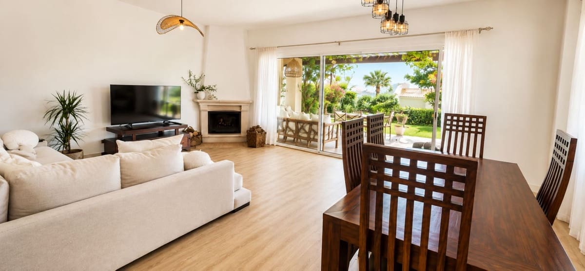3 sypialnia Dom blizniak na sprzedaż w La Alcaidesa z basenem garażem - 580 000 € (Ref: 10044382)