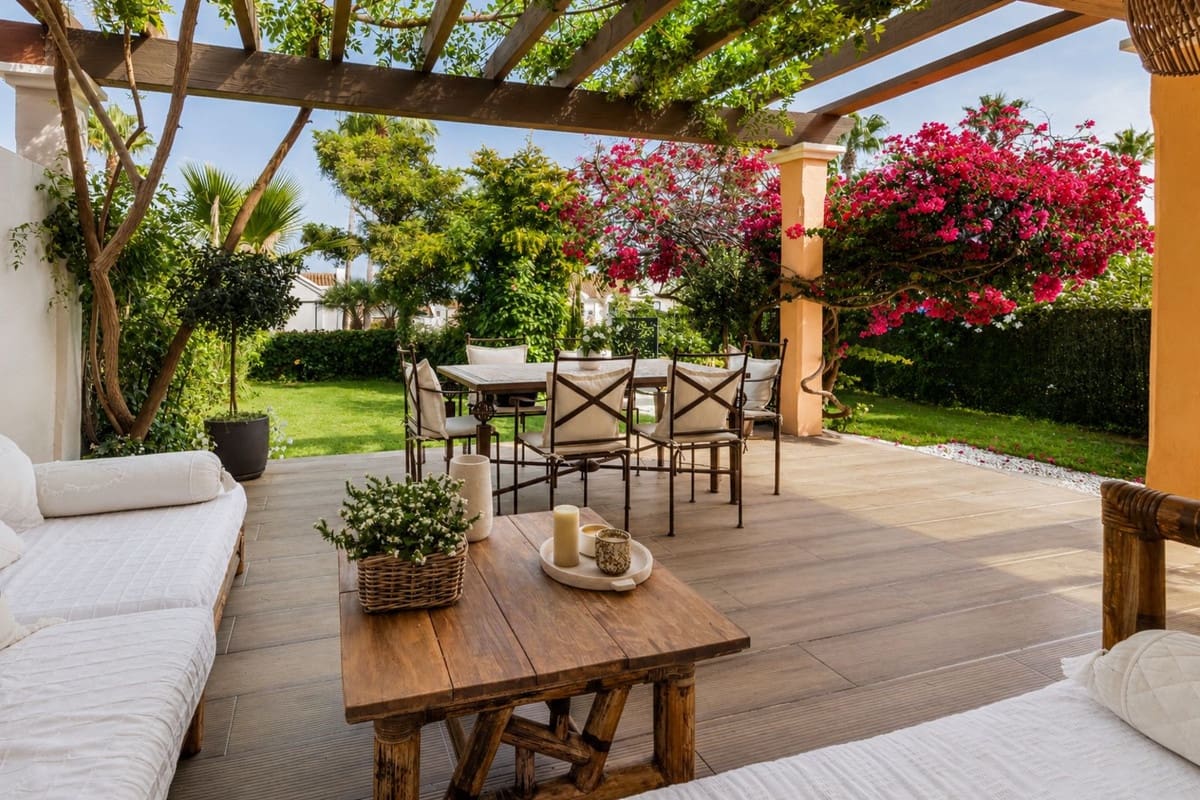 3 sypialnia Dom blizniak na sprzedaż w La Alcaidesa z basenem garażem - 580 000 € (Ref: 10044382)