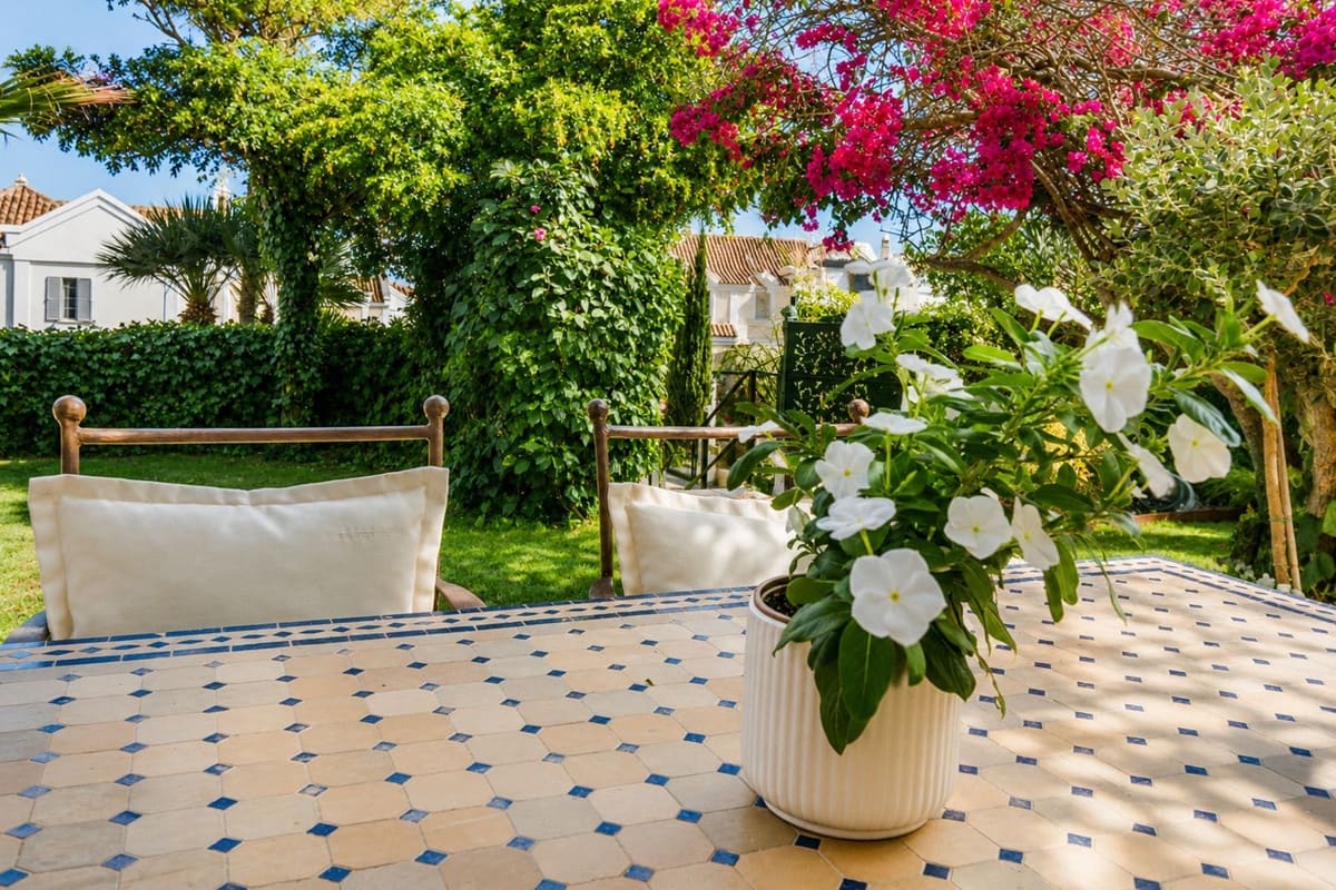 3 sypialnia Dom blizniak na sprzedaż w La Alcaidesa z basenem garażem - 580 000 € (Ref: 10044382)