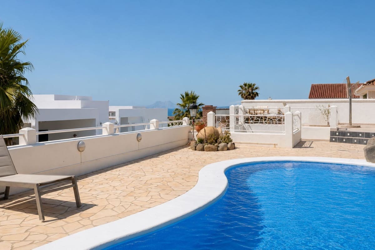 4 soverom Bungalow til salgs i Punta de la Chullera med garasje - € 1 950 (Ref: 10062827)