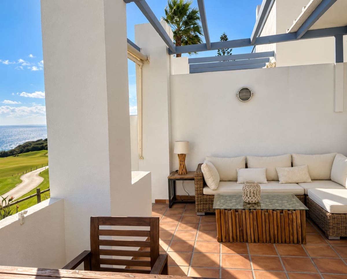 3 Zimmer Reihenhaus zu vermieten in La Alcaidesa mit Pool Garage - 2.500 € (Ref: 10106609)